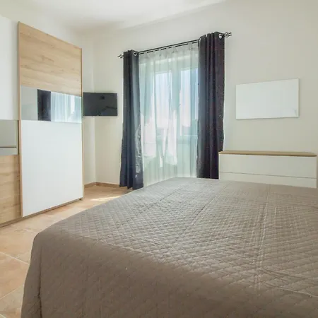 Guesthost - Lovely And Comfy By The Vineyard *